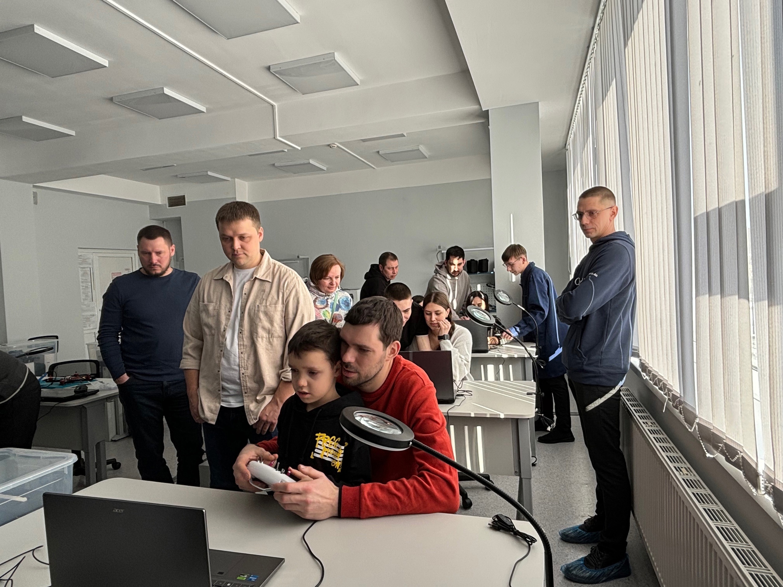 Наша школа реализует программу БАС (беспилотные авиационные системы)..